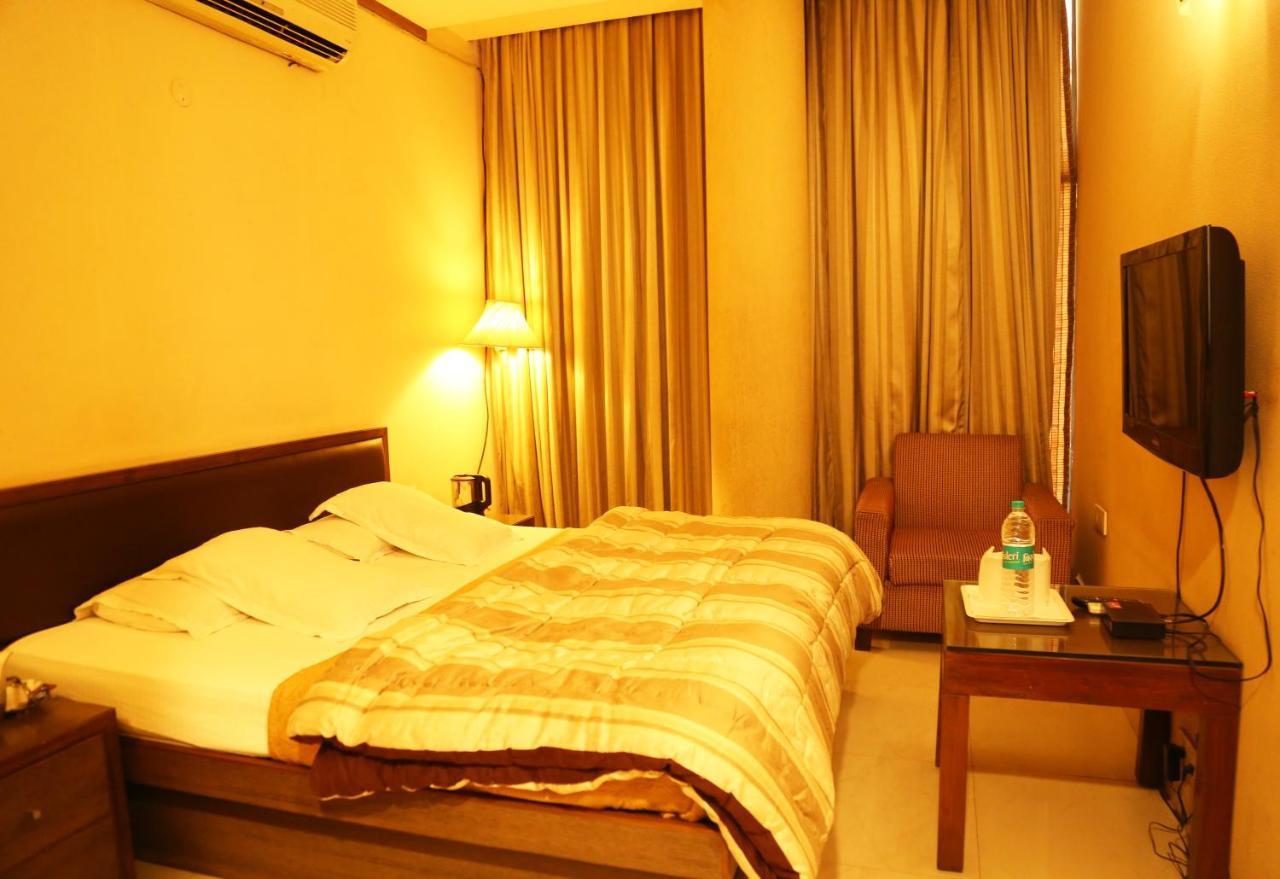 Hotel H26 Chandīgarh Exterior foto